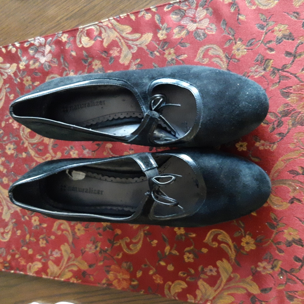 Naturalizer black pumps